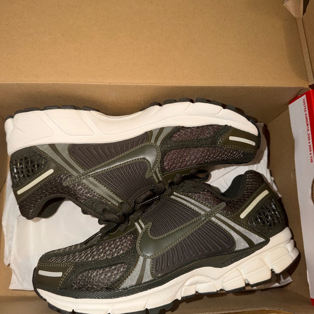 Nike Red and White Shoe Box - Zoom Vomero 5